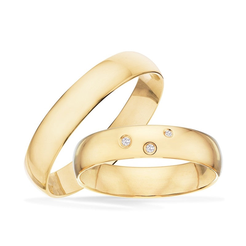 Romantiske Scrouples vielsesringe i 8 eller 14 karat guld med 0,022 ct diamanter og let buet skinne.